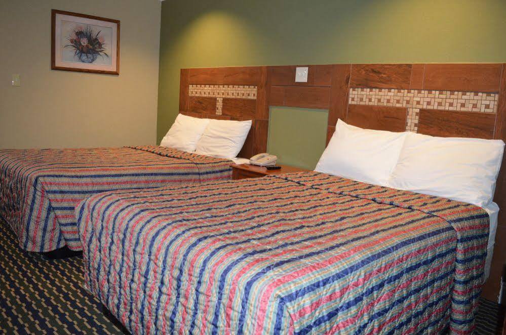Budgetel Inn And Suites Raleigh Buitenkant foto