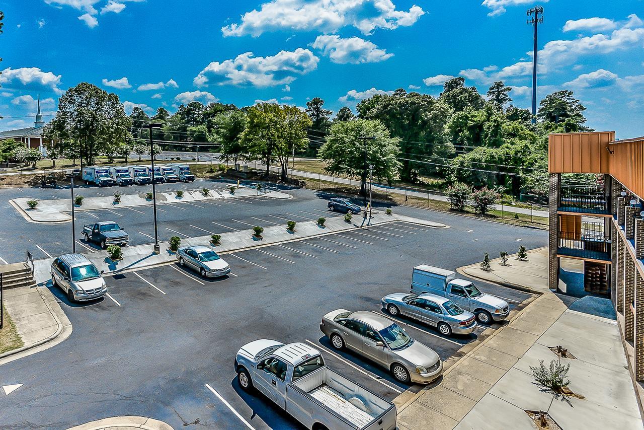 Budgetel Inn And Suites Raleigh Buitenkant foto