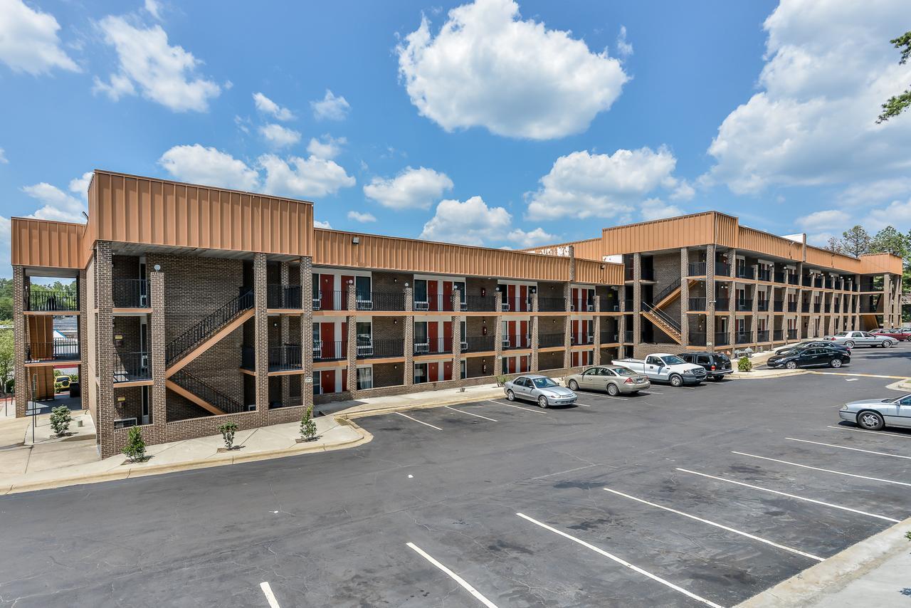Budgetel Inn And Suites Raleigh Buitenkant foto